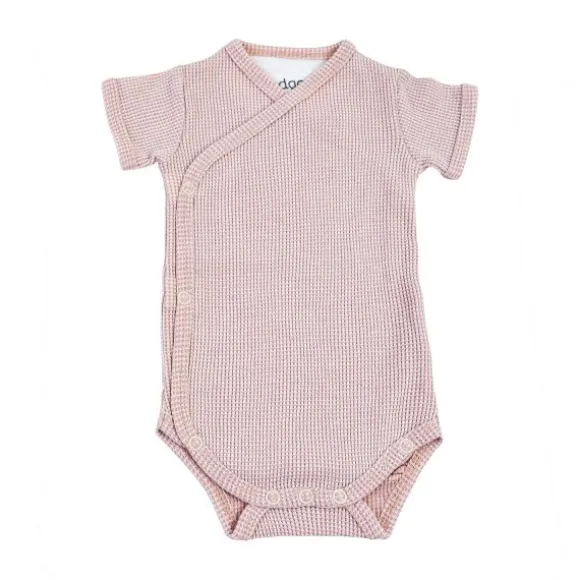 De Lodger Ciumbelle Overslagromper Cloud Dancer Mt. 62 is een praktisch rompertje voor pasgeboren baby's door de handige overslag. ✓Laagste Prijsgarantie