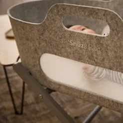 Snuz SnüzBaskit Moses Basket + Stand Set - Dove/Light Grey/Grey